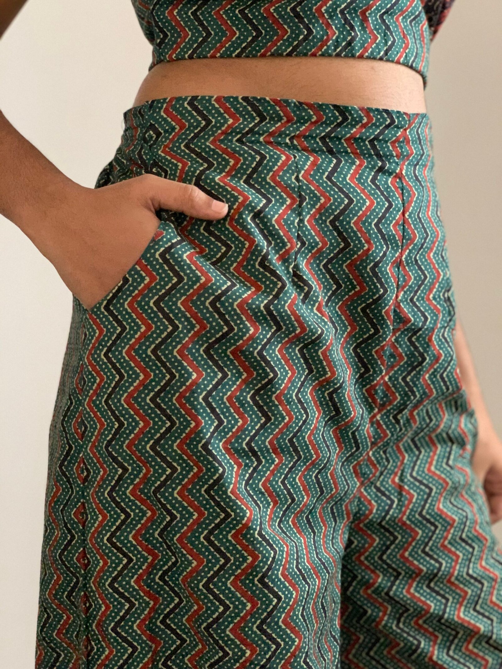 zig-zag palazzo pant and crop top - Image 3